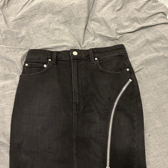 GRLFRND black jean skirt with zipper -25 - Picture 5 of 7